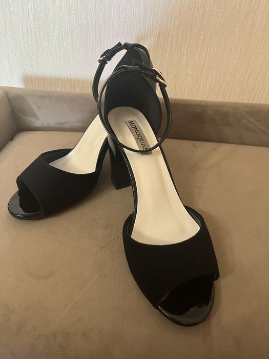 Босоніжки, 38 розмір, чорного кольору