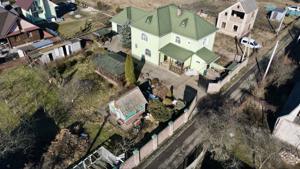 Продаж будинка в с.Жабка площею 190 кв.м, 12 сот. землі