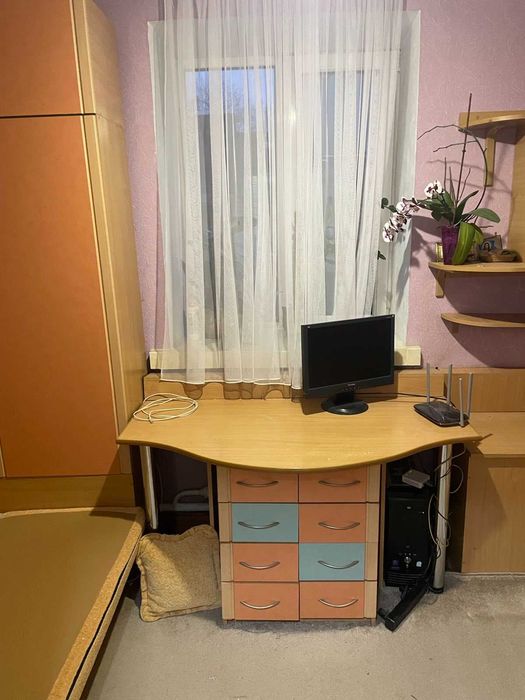 ТЕРМІНОВО продам меблі