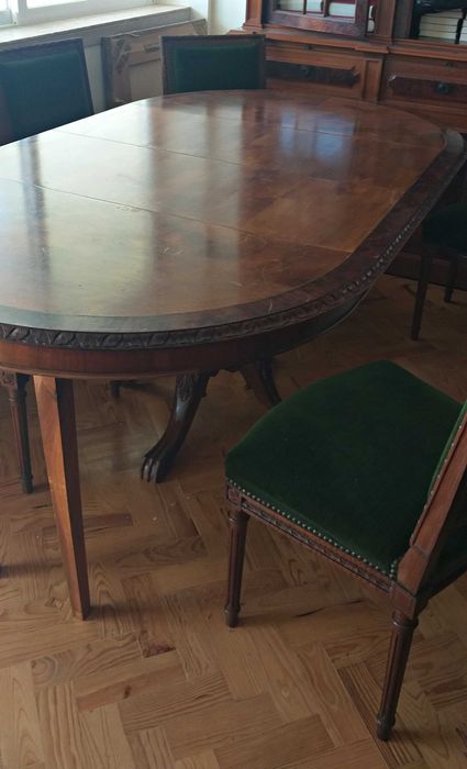 Mesa Sala de Jantar e Cadeiras (antiguidade)