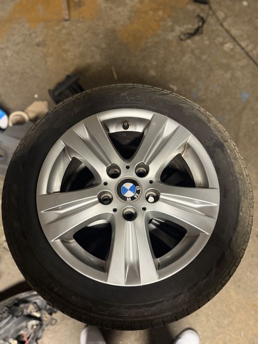 Jantes 16 BMW com 2 pneus praticamente novos!