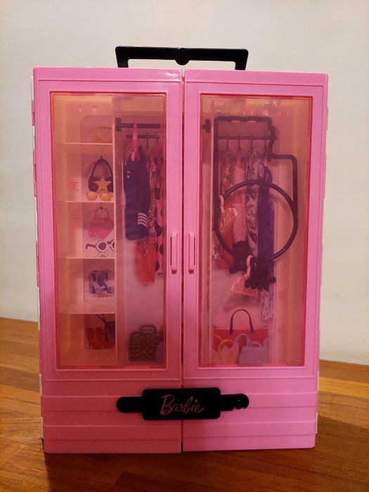 Szafa Barbie z wieszakami