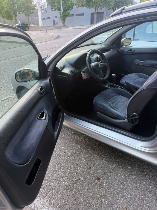 Peugeot 206 XR .
