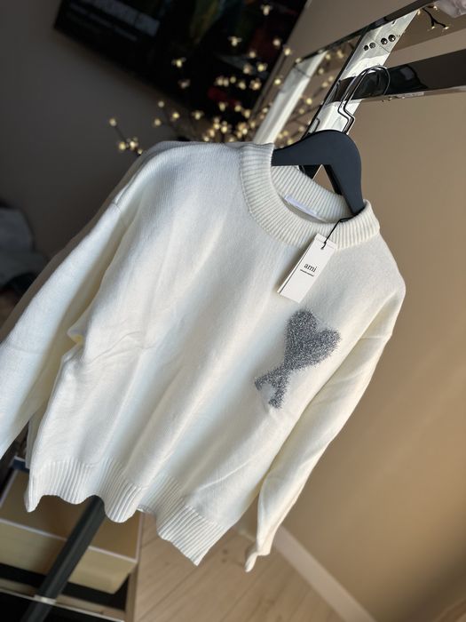 В НАЯВНОСТІ Амі Paris білі светрики, найкраща якість