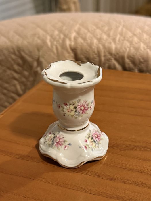 Castiçal pequeno em porcelana com flores
