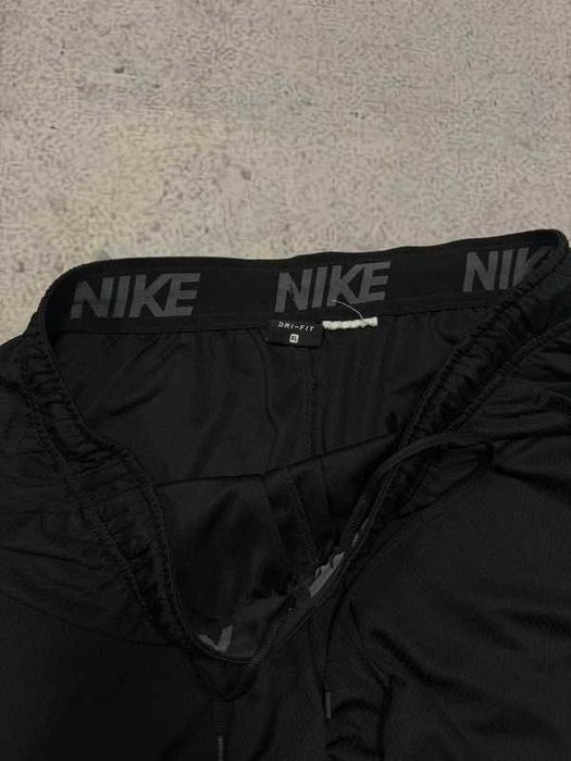 Czarne sportowe spodenki Nike Swoosh Dri-Fit XL