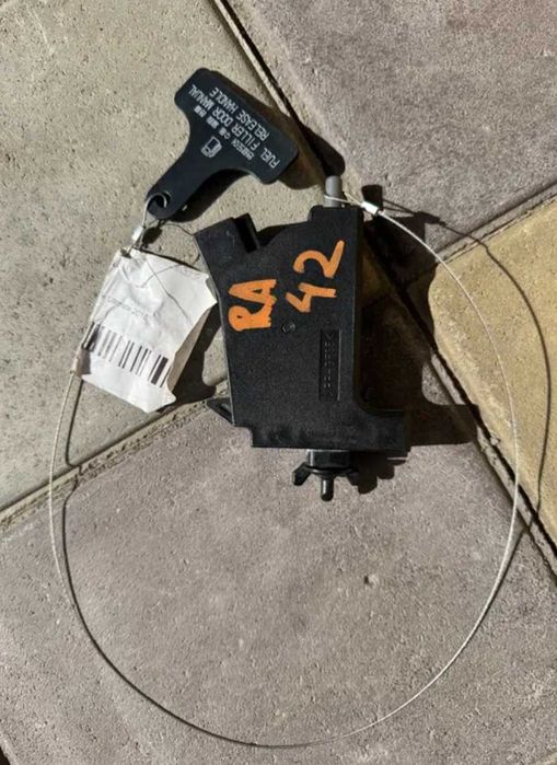 Замок лючка горловини паливного бака Santa Fe 2012-2018