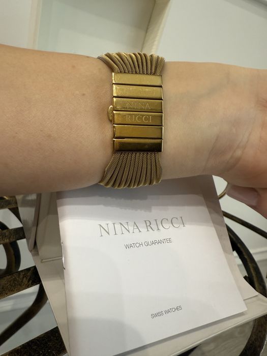 Nina Ricci часы.