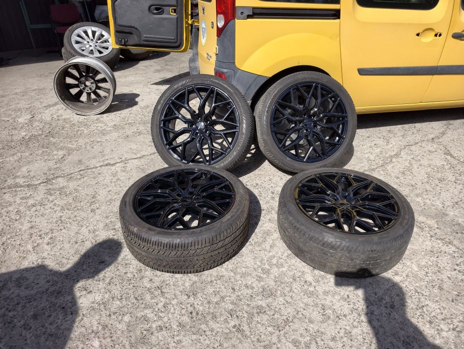 Колеса в зборі Tesla Model Y R20 235/40 Yokohama+ диски Liquid Metal