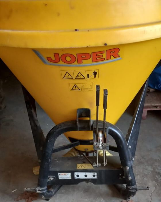 Distribuidor de adubo usado DC 500