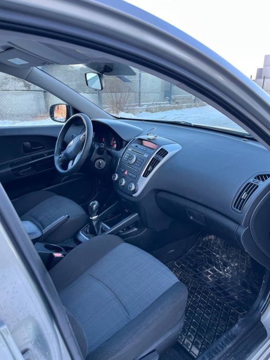 Легковий автомобіль Кіа Сід в кузові універсал