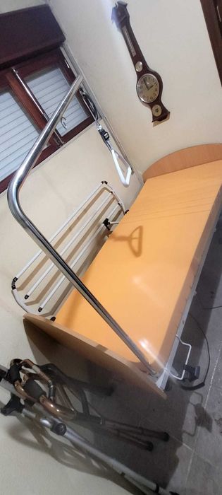 Cama articulada eletrica e colchão hospitalar anti-escaras.