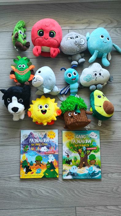 Gang faniaków 12 maskotek i dwie książki Biedronka