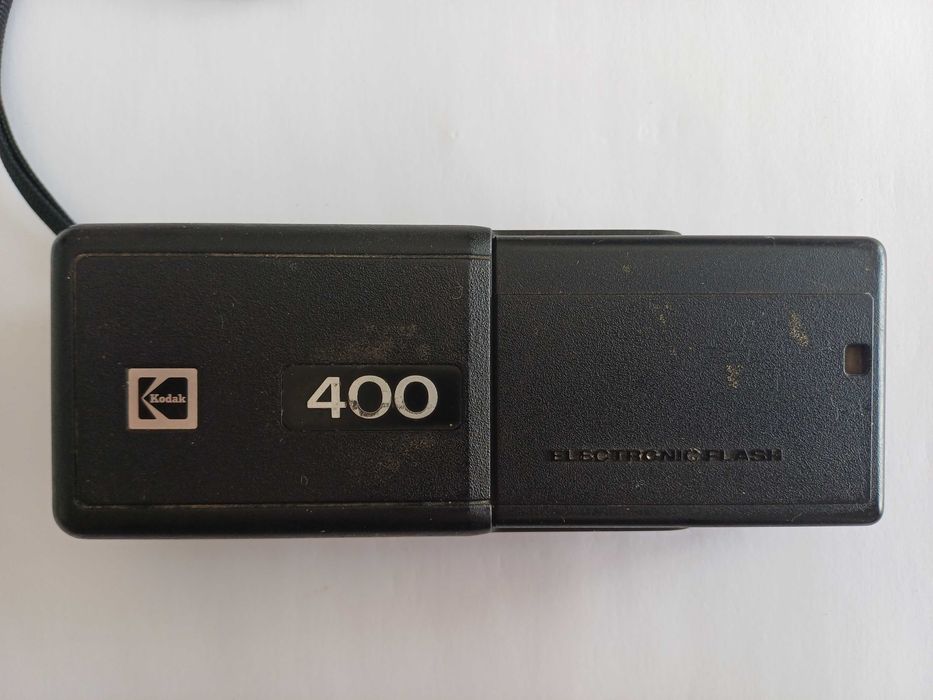 Máquina fotográfica analógica Kodak Ektralite 400, com manual de instruções