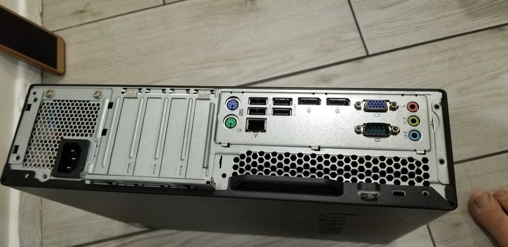 Lenovo ThinkCenter M710s Intel i5-7400 ram 4 GB