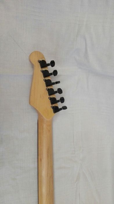 Gitara elektryczna typu fender stratocaster