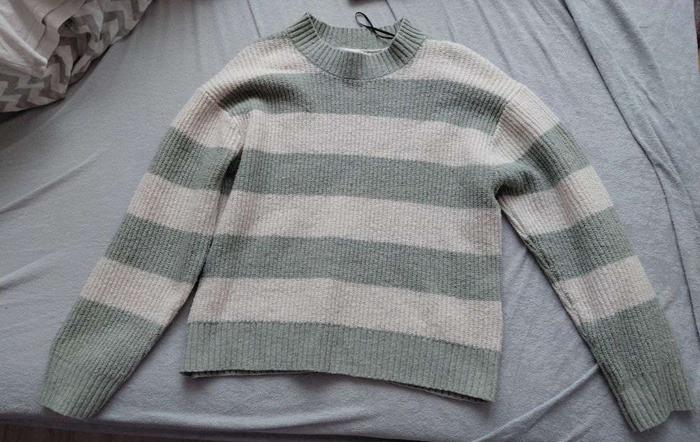 Sprzedam sweter H&M rozmiar XS