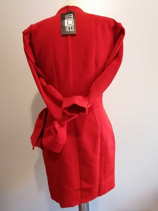 MOE531 Sukienka mini z falbaną na boku RED 36 S