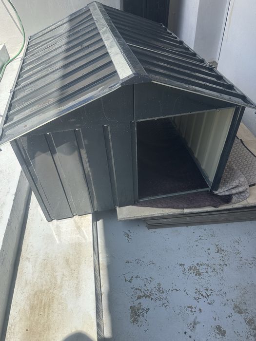 Vendo casota em chapa para 2/3 caes