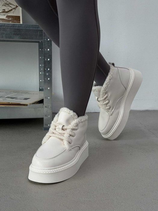 Жіночі шкіряні  зимні черевики на платформі