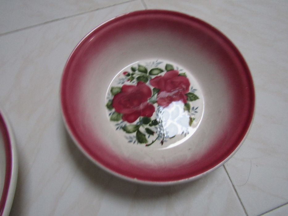 Duas tijelas antigas