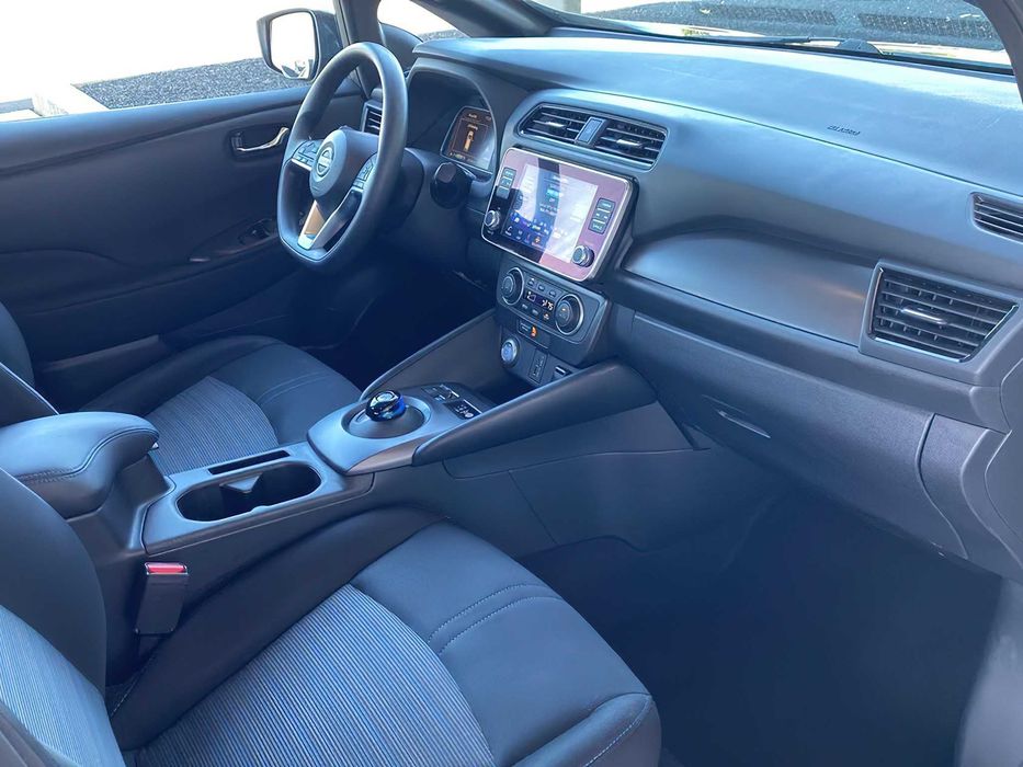 Nissan LEAF      2023