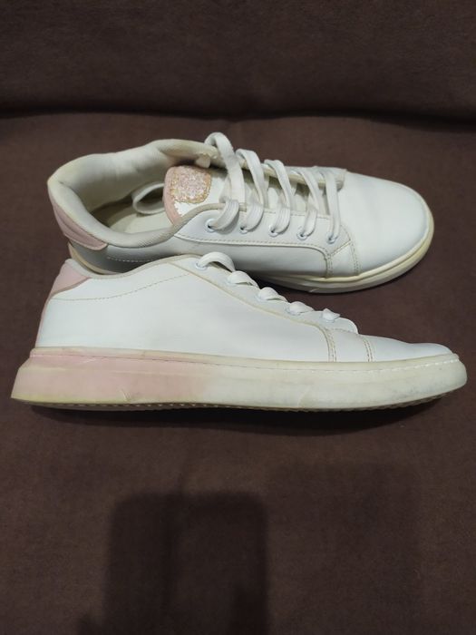 Кросівки.   Кеди.