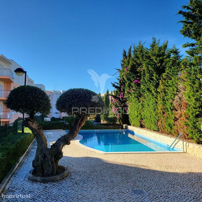 Apartamento T1 com piscina e garagem perto da praia da Rocha — Portimão, Faro
