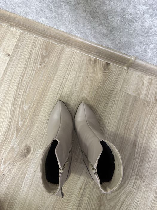 Жіночі ботінки на підборах