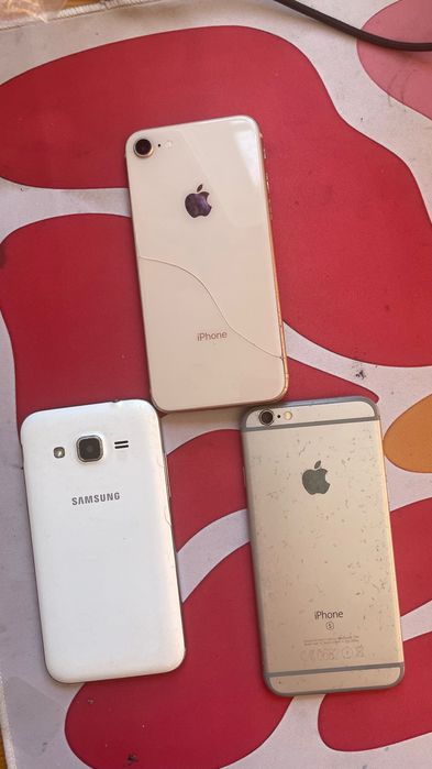 2 Iphones + 1 samsung + 1 tablet