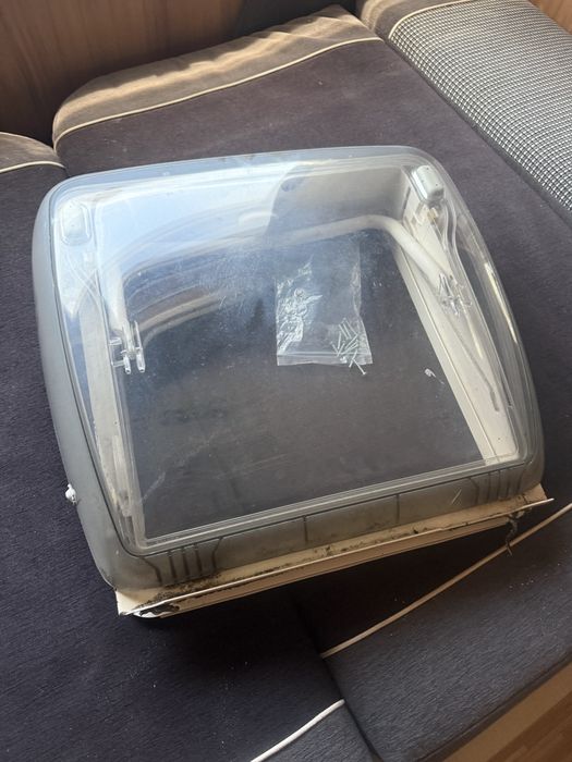 Okienko dachowe kemping 40/40 dometic