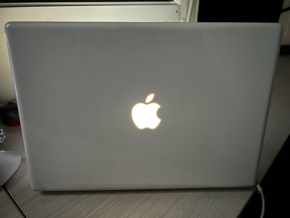 Продам Macbook A1181