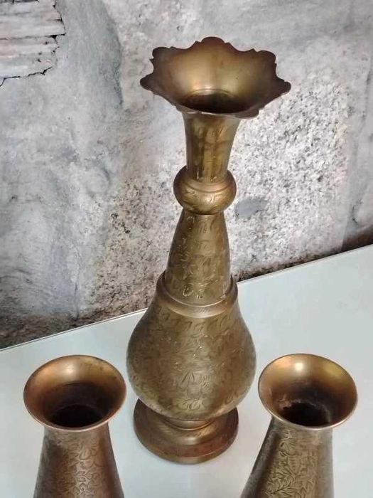 Conjunto de 3 Jarras Indianas em Latão Gravado ENVIO GRATIS