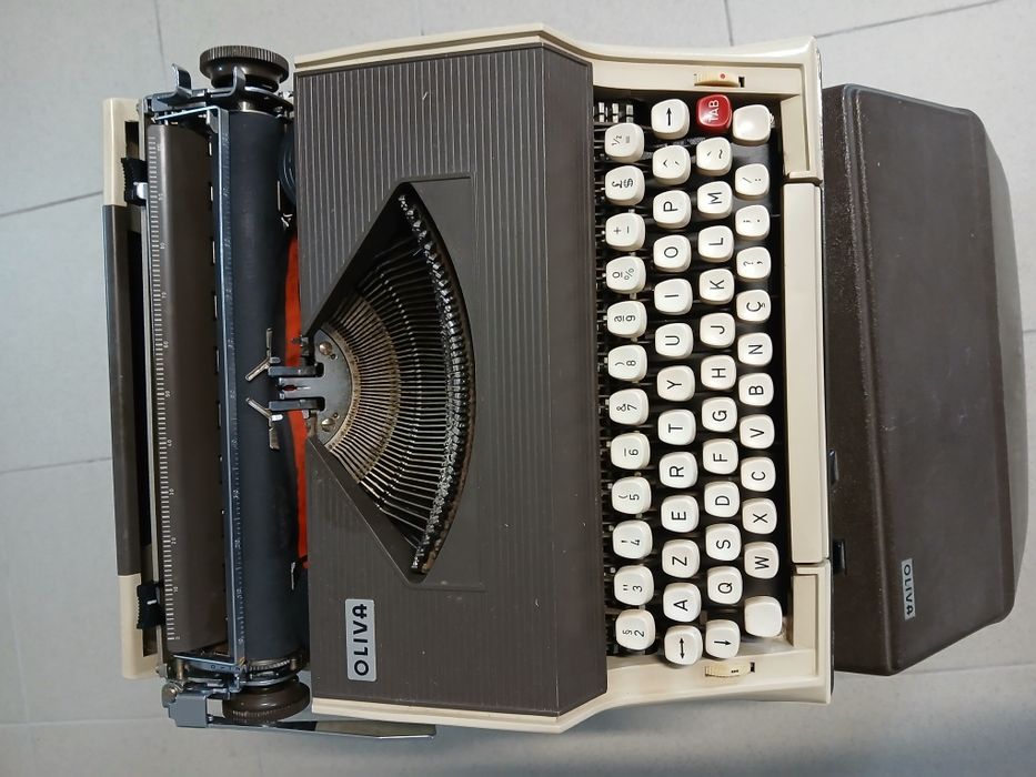Máquina de escrever Oliva