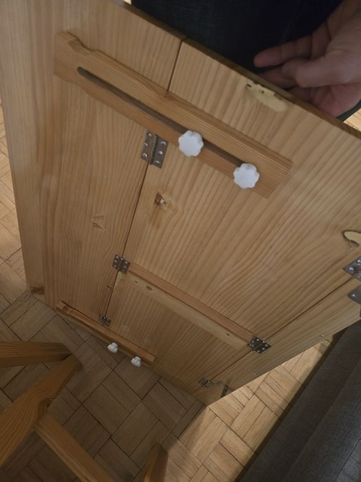 Stolik kuchenny rozkładany i 2 hokiery