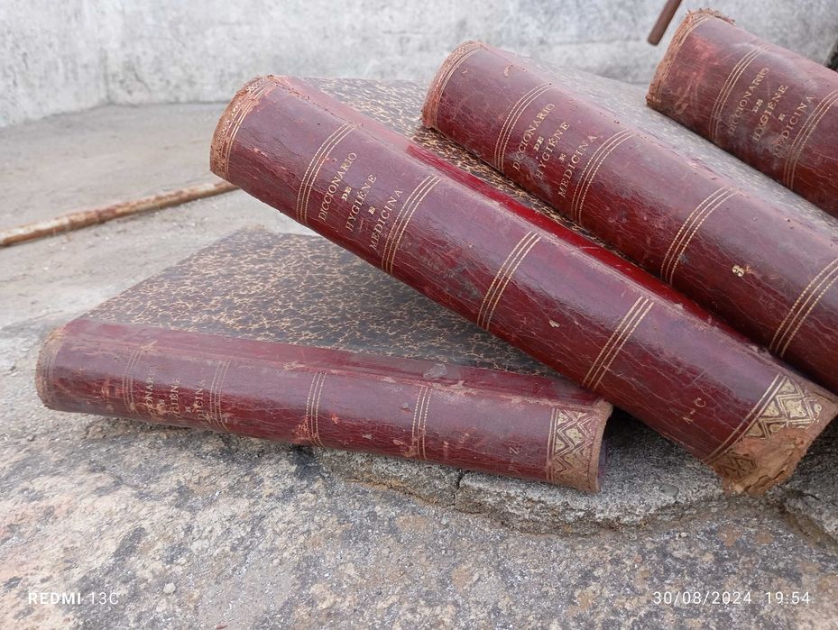 Livros bastante antigos