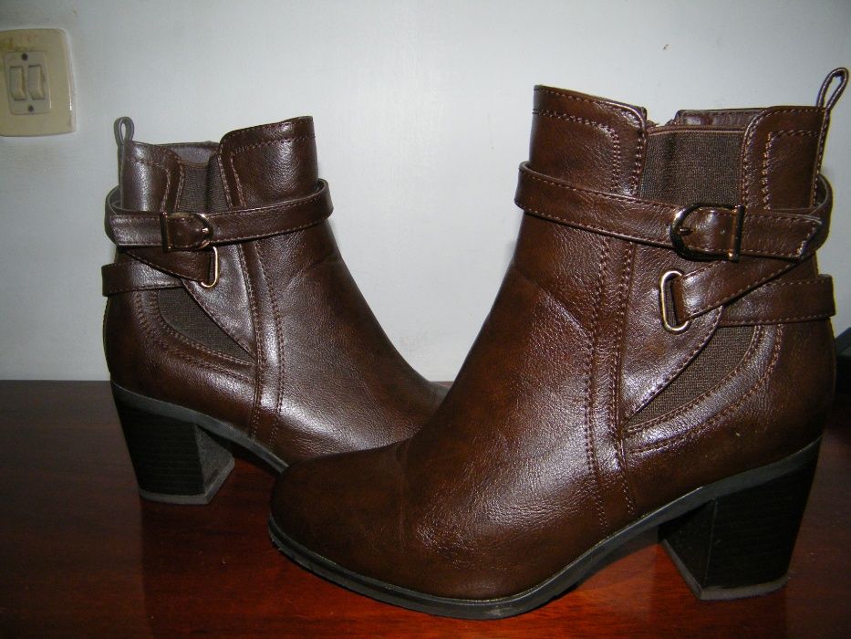 Botas castanhas cano curto, como novas (Senhora, nº36)