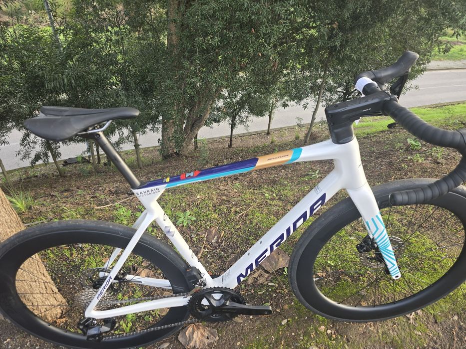 Merida scultura 105 di2 e rodas carbono