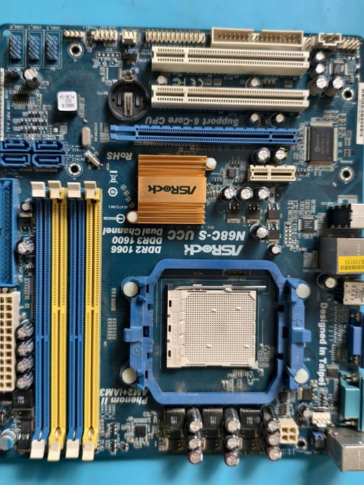 Материнська плата ASRock N68C-S UCC (Sokket AM2 / AM2+ / AM3) DDR2 / DDR3