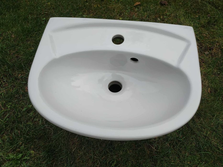 Umywalka  łazienkowa wymiary 50 x 40 porcelanowa