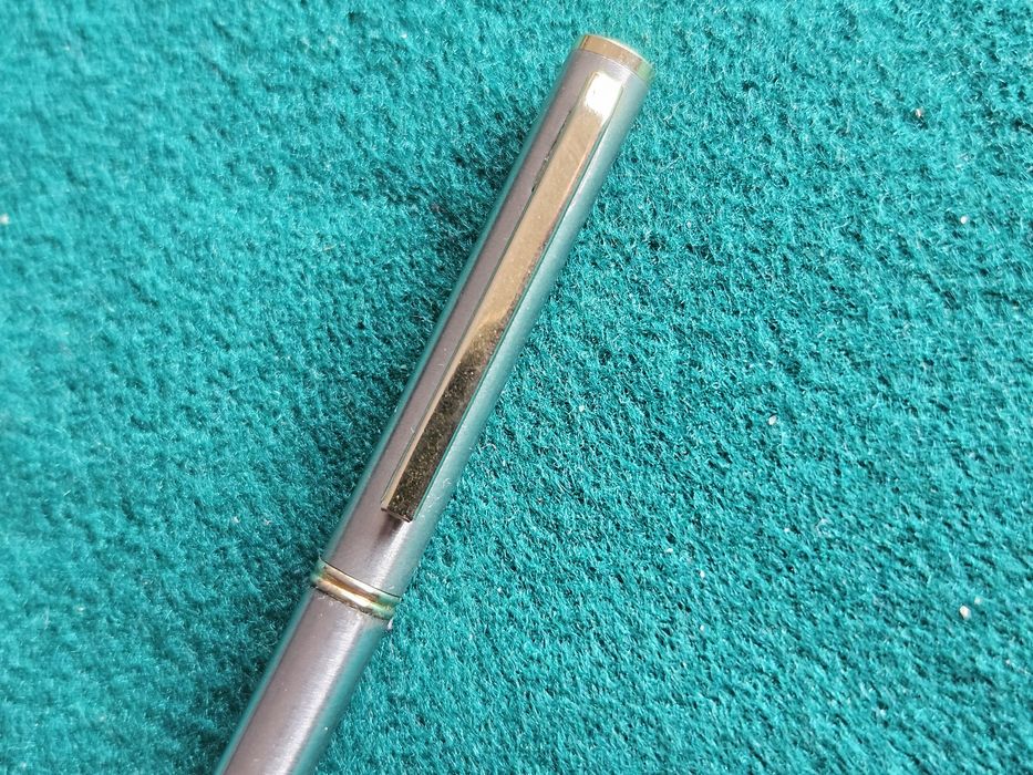 Esferografica em aço