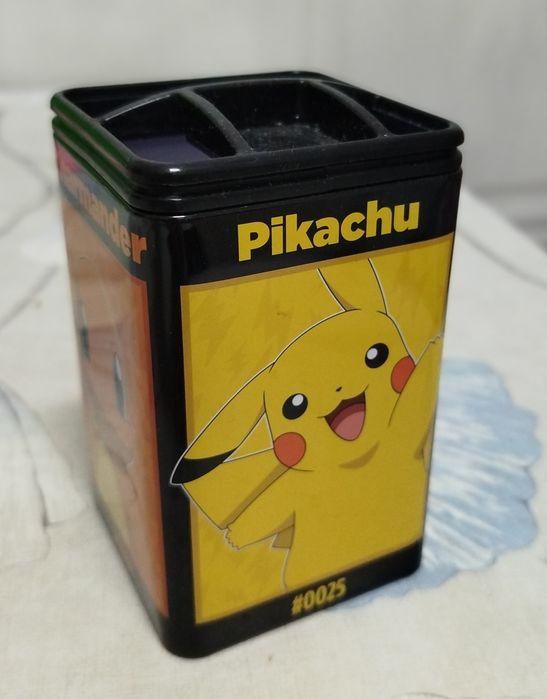 Porta lápis em lata + caneta Pokémon