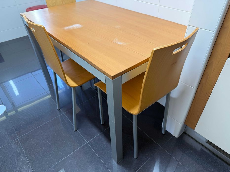 Mesa de cozinha com 4 cadeiras