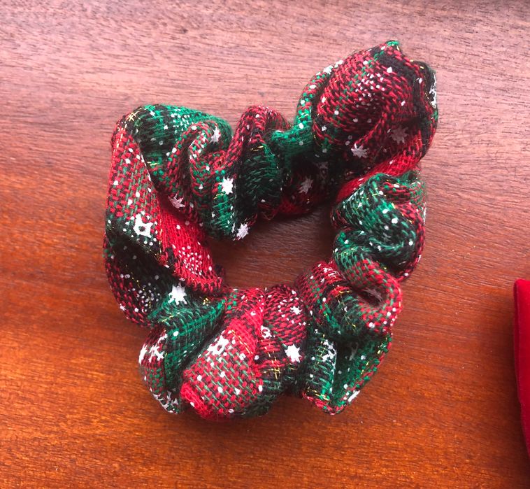 Gancho e Scrunchies novo