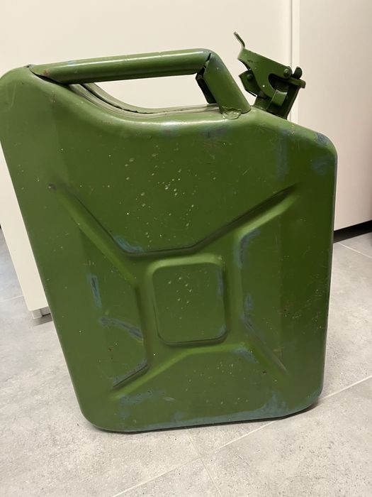 Kanister metalowy wojskowy pojemnik na paliwo zbiornik 20 lit