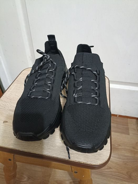 Кросовки 26.5 см