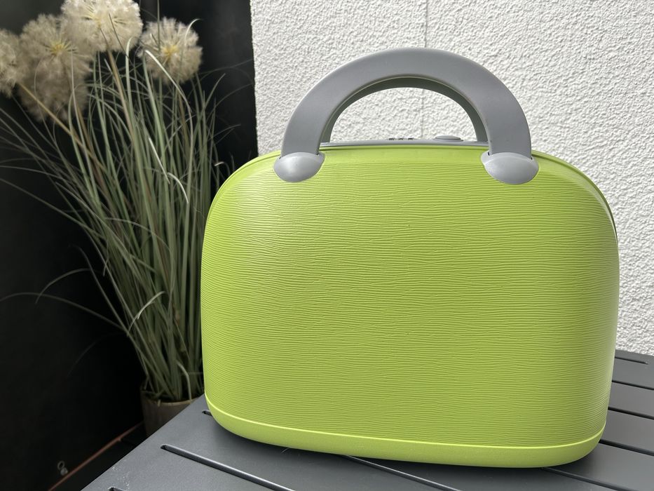 Sprzedam nową kosmetyczkę firmy Bubule. Wyprzedaż starej kolekcji.