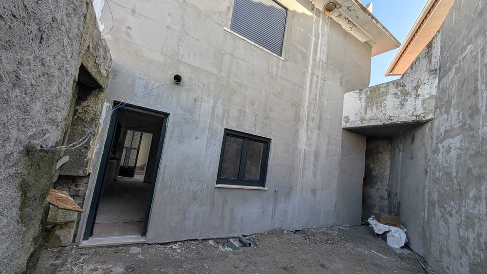 Apartamento T2 em Renovação com Terraço Privativo, Possibilidade de Entrada Independente e Estacionamento Privativo | Zona das Neves, Viana do Castelo