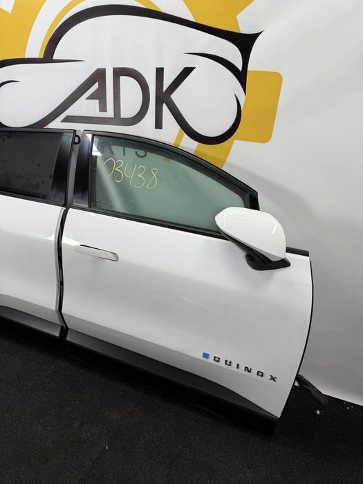 Дверка передня права задня права на Chevrolet Equinox EV