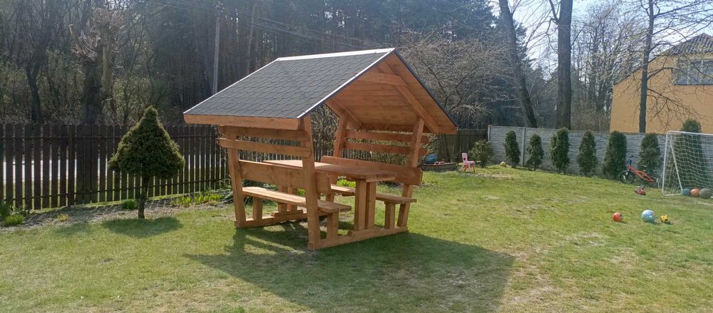 altanka . ławka , domek